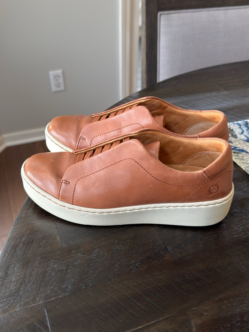 Born Leather Slip-On Women’s Size 9 – Comfortable Casual Sneakers - Picture 2 of 5